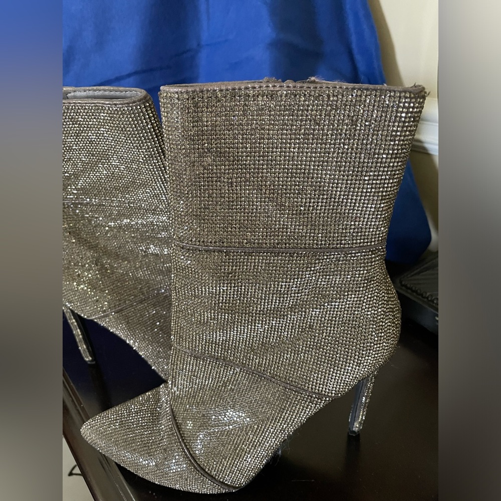 Chic STEVE MADDEN Rhinestone boots! - Picture 2 of 6
